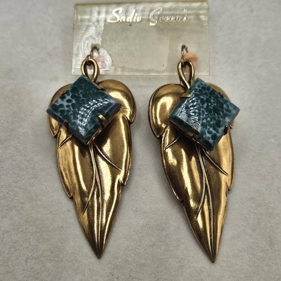 NEW VINTAGE Sadie Green Gold Tone Metal Leaf Statement French Hook Earrings - Picture 2 of 7